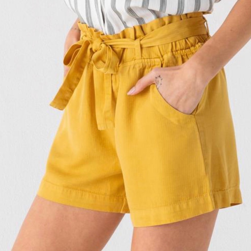 White tie front paper bag shorts - Picture 3 of 6
